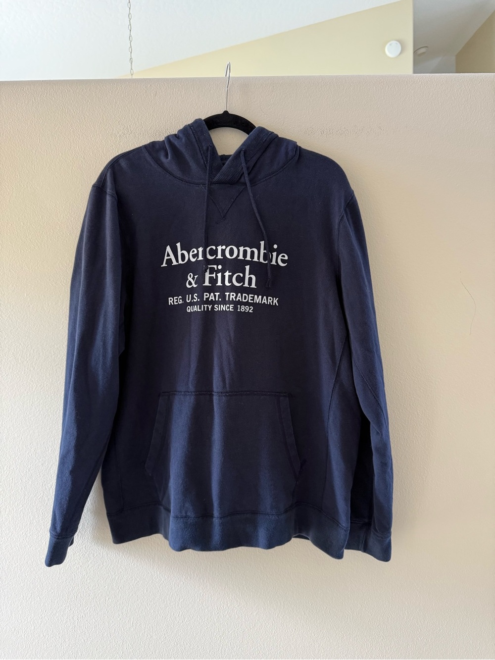 Abercrombie & Fitch Men’s Black Vintage Logo Hoodie Pockets